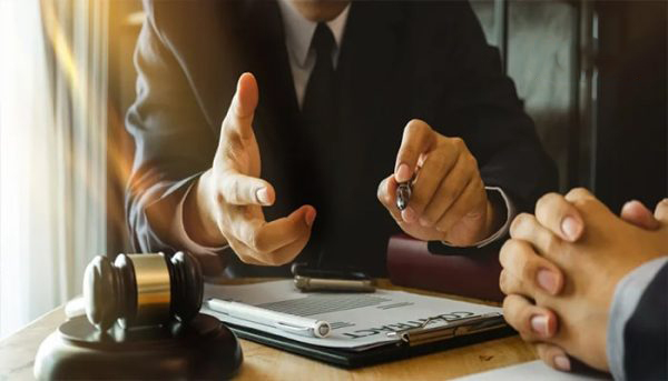 Chuyên viên pháp lý là gì? Học ngành gì để làm một chuyên viên pháp lý?