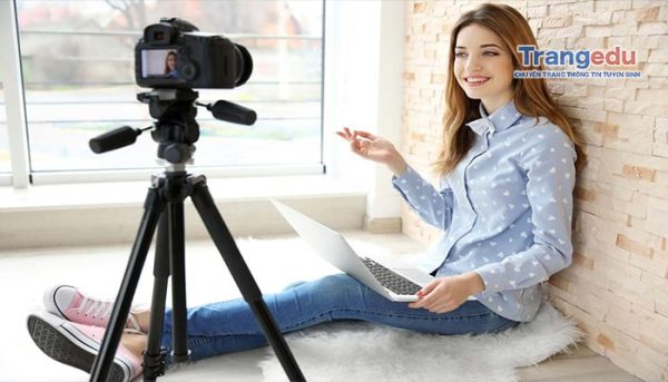 Vlogger là gì? Cách các vlogger kiếm tiền online
